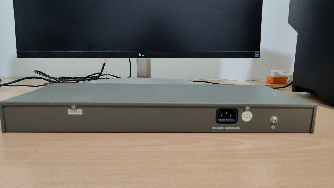 TP-Link Switch (Category: Networking) located in Kuala Lumpur. Submitted by truetiger.3693cf (Listing ID 1390194962, Image 3). Description: TP-Link SG1016 Gigabit Switch 16 Ethernet Port Pickup : Sungai Buloh.