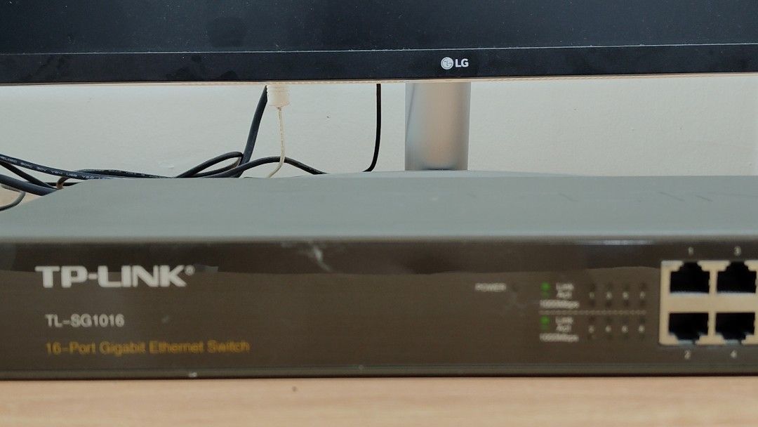 TP-Link Switch (Category: Networking) located in Kuala Lumpur. Submitted by truetiger.3693cf (Listing ID 1390194962, Image 2). Description: TP-Link SG1016 Gigabit Switch 16 Ethernet Port Pickup : Sungai Buloh.