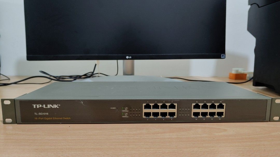 TP-Link Switch (Category: Networking) located in Kuala Lumpur. Submitted by truetiger.3693cf (Listing ID 1390194962, Image 1). Description: TP-Link SG1016 Gigabit Switch 16 Ethernet Port Pickup : Sungai Buloh.