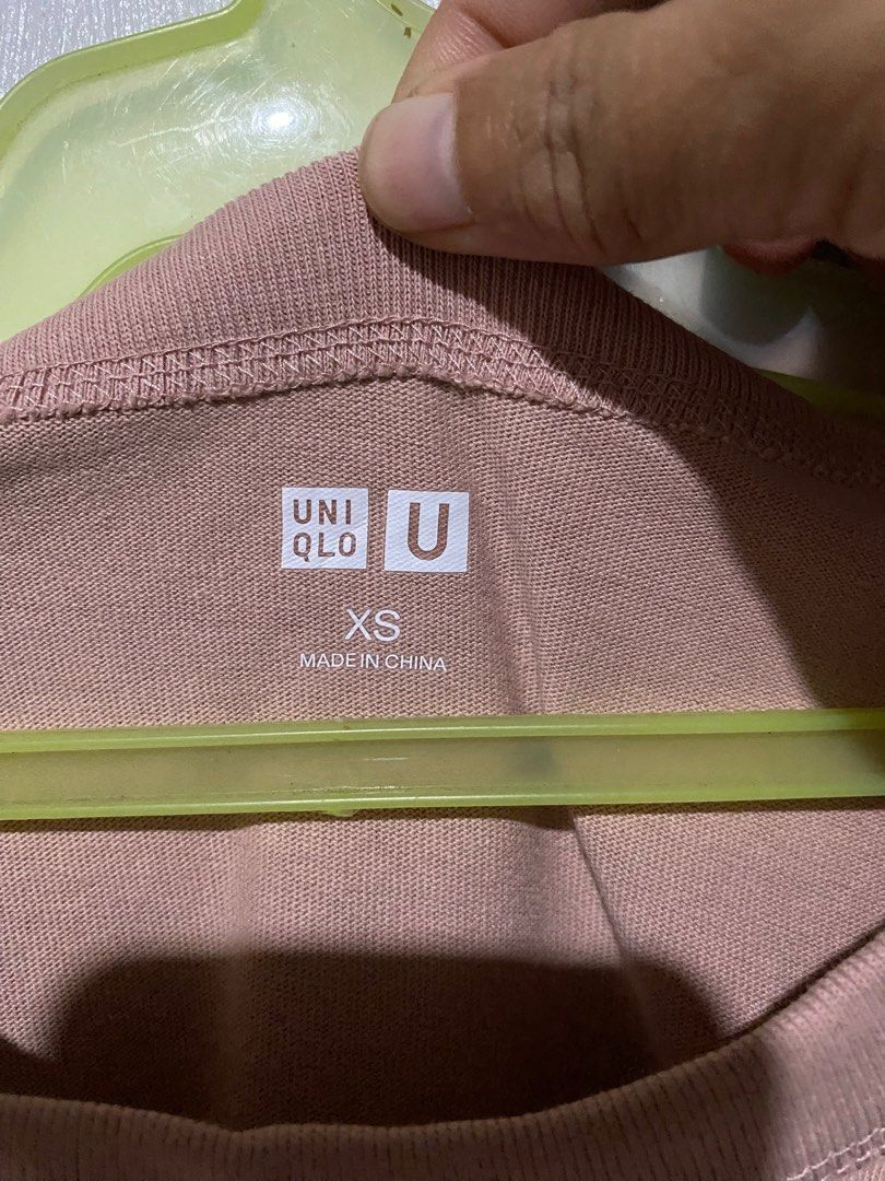 Uniqlo bundle (Category: Shirts) located in Tarlac. Submitted by browna9 (Listing ID 1390056219, Image 2). Description: Uniqlo shirt xs to med Uniqlo rib crop top med to xl Looks new Great color! Nkaka puti at nakaka sosi!.