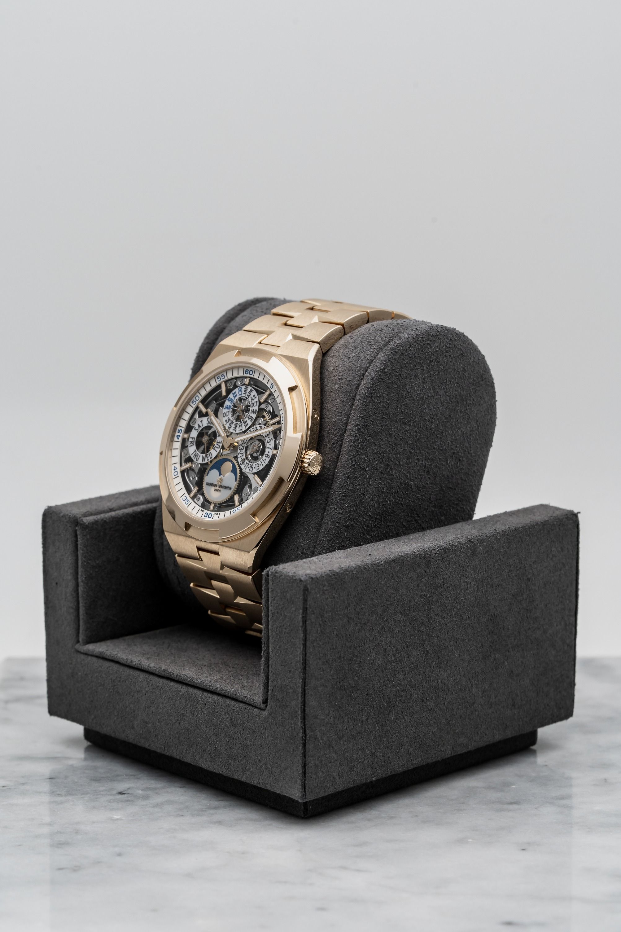 Vacheron Constantin Overseas Perpetual Calendar Ultra-Thin Skeleton 4300V/120R-B547 • 2020 • 📦 & 📄 (Category: Watches) located in Singapore. Submitted by timetells (Listing ID 1390121719, Image 2). Description: Brand: Vacheron Constantin Model: Overseas Perpetual Calendar Ultra-Thin Skeleton Reference Number: 4300V/120R-B547 Year: 2020 Case Size: 41.5mm Case & Bracelet: 18K 5N Rose Gold Dial: Sapphire Skeleton Dial with Perpetual Calendar & Moo