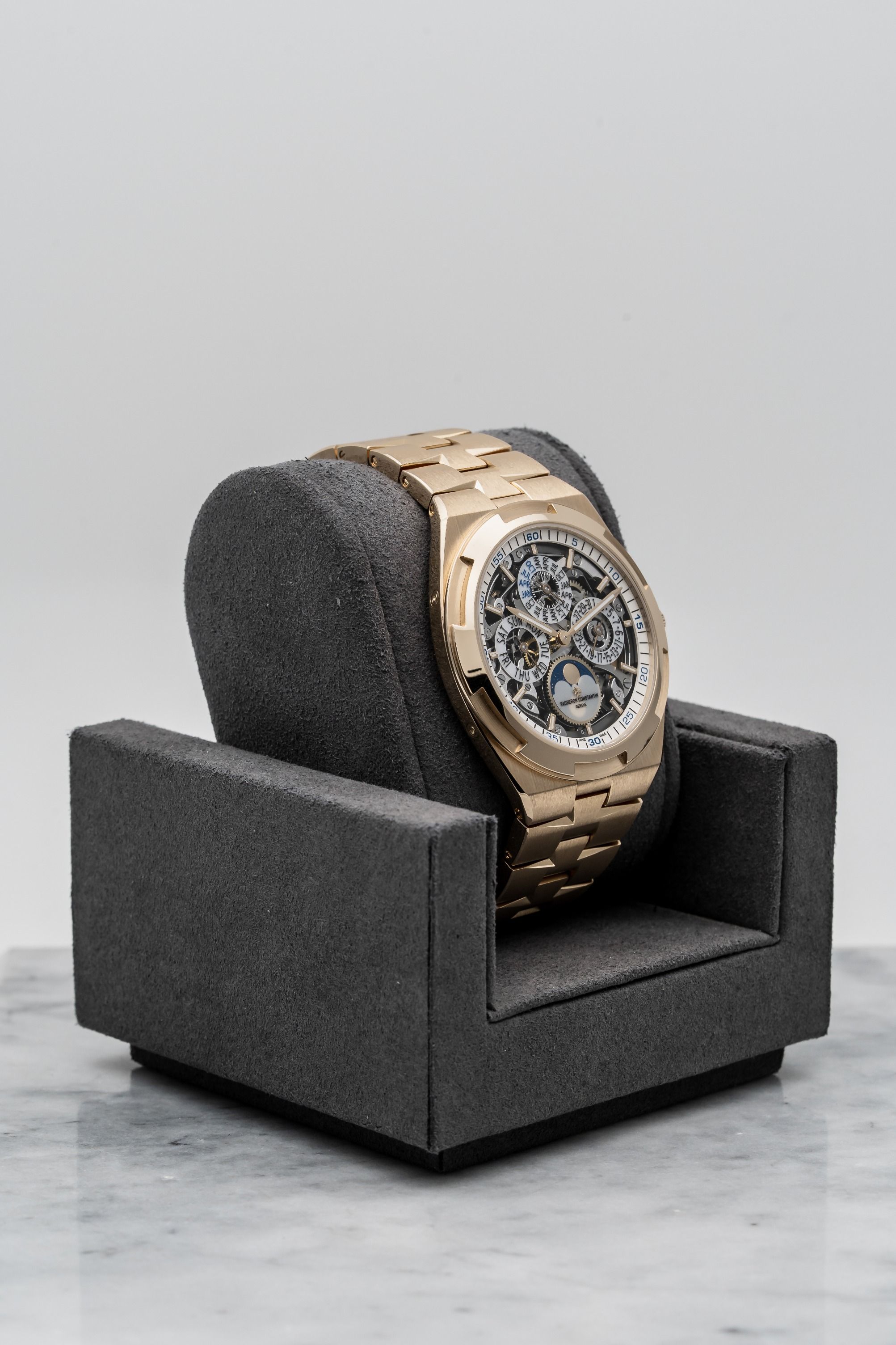 Vacheron Constantin Overseas Perpetual Calendar Ultra-Thin Skeleton 4300V/120R-B547 • 2020 • 📦 & 📄 (Category: Watches) located in Singapore. Submitted by timetells (Listing ID 1390121719, Image 3). Description: Brand: Vacheron Constantin Model: Overseas Perpetual Calendar Ultra-Thin Skeleton Reference Number: 4300V/120R-B547 Year: 2020 Case Size: 41.5mm Case & Bracelet: 18K 5N Rose Gold Dial: Sapphire Skeleton Dial with Perpetual Calendar & Moo