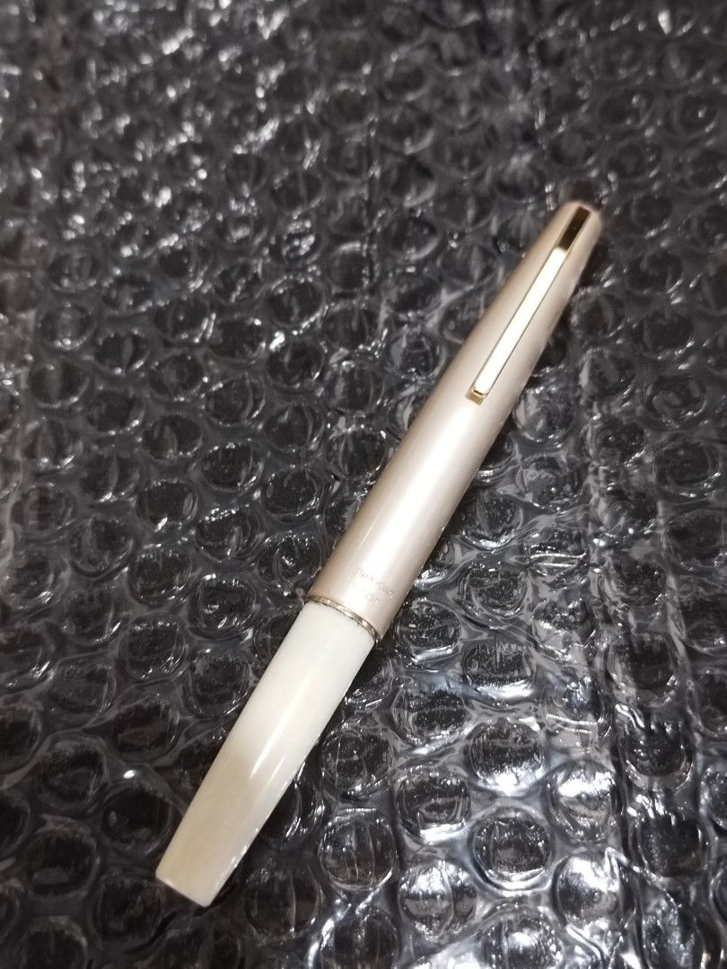 Vintage Pilot Gakkan Fountain pen (Category: Vintage Collectibles) located in Daet. Submitted by fryzoneshop (Listing ID 1390161032, Image 3). Description: Vintage Pilot Gakkan Fountain pen.