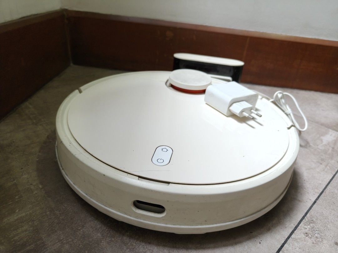 xiaomi robot vacuum with mop pro (Category: Vacuum Cleaner & Housekeeping) located in Manila. Submitted by yoo369 (Listing ID 1390050244, Image 2). Description: changing to a new one, so selling our old one, still in good condition and working well.