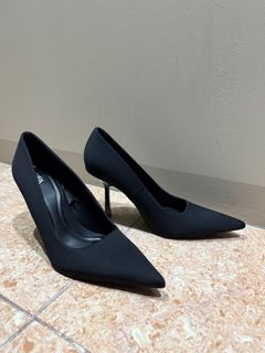 (Category: ) located in . Submitted by wardrobeforher (Listing ID 1390189650, Image 1). Description: .