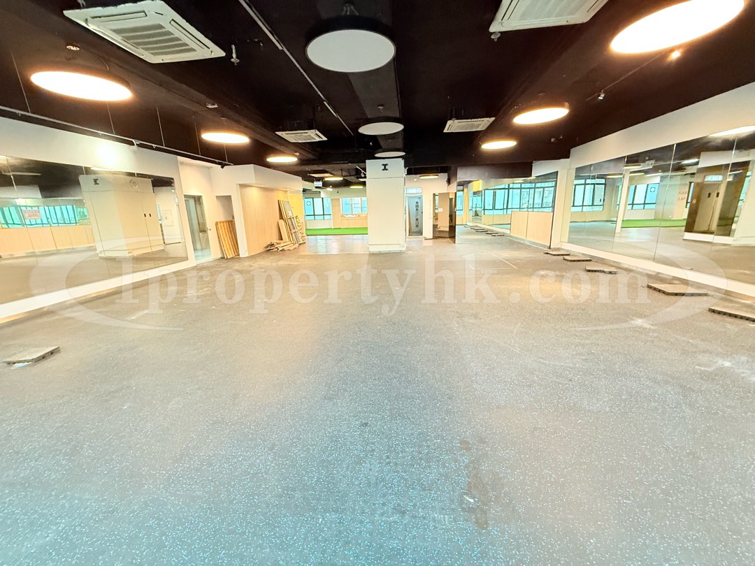 ⬆️罕有一層過運動場、健身室、瑜伽室、活動室、一體成形、4米樓底、浴室洗手間設備齊全,🔋極近APM商場-觀塘地鐵站全程有蓋商廈寫字樓🔋64122012905345110