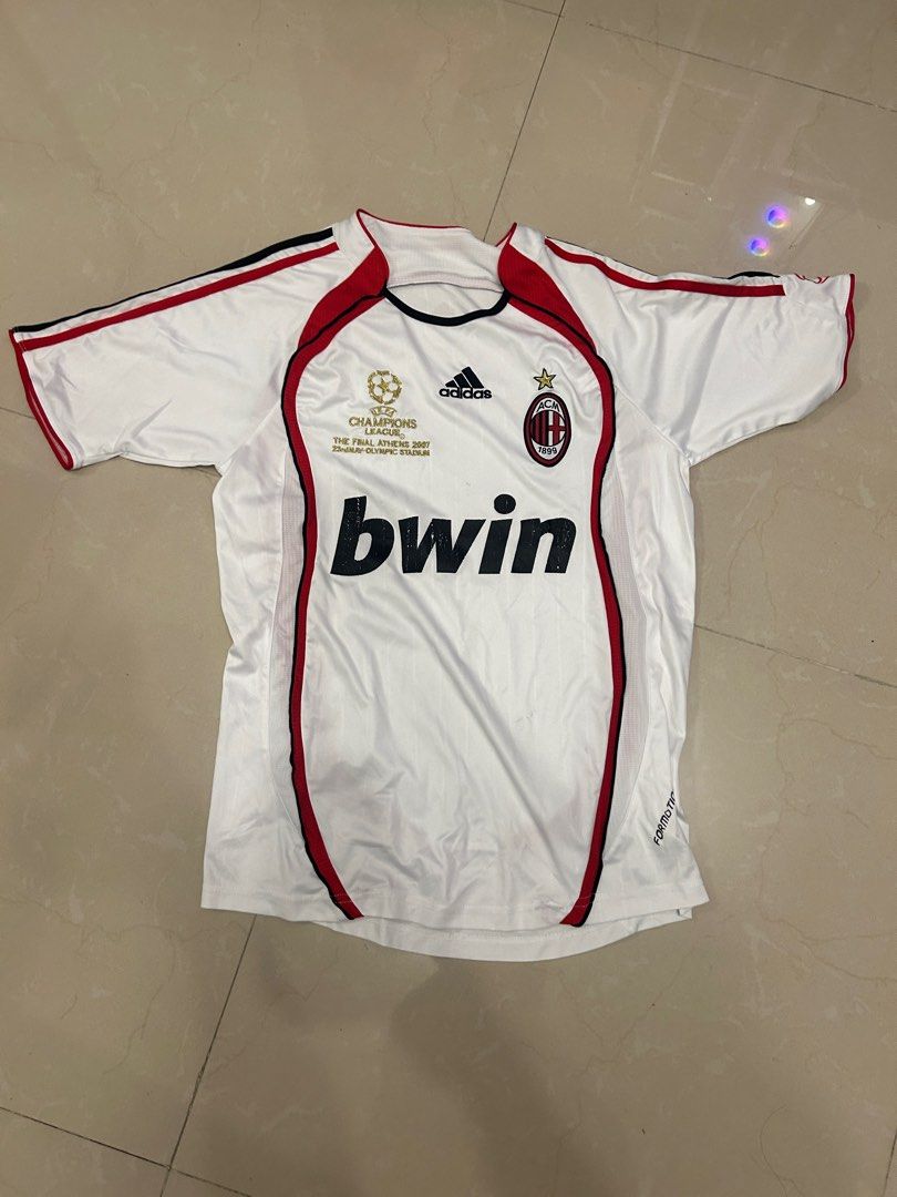AC Milan Vintage Jersey (Category: Activewear) located in Bacoor. Submitted by daniel2128 (Listing ID 1391827377, Image 1). Description: AC MILAN VINTAGE JERSEY Not used anymore Can fit medium and large .