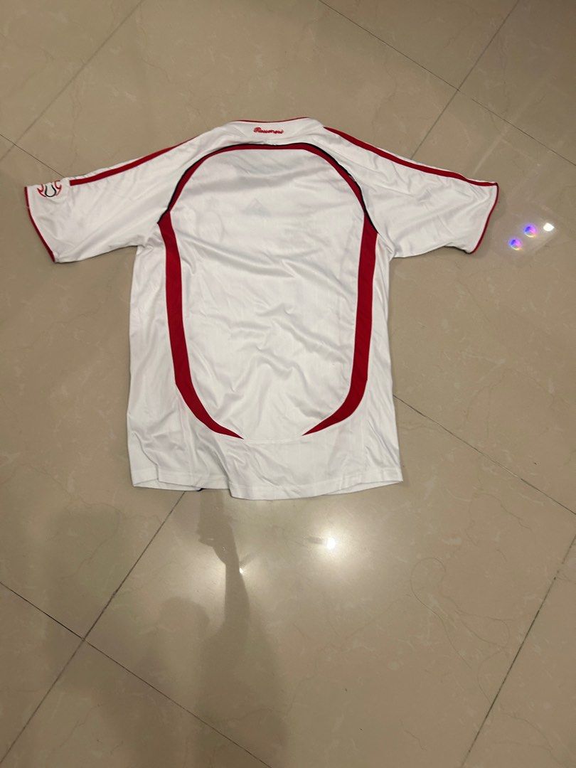 AC Milan Vintage Jersey (Category: Activewear) located in Bacoor. Submitted by daniel2128 (Listing ID 1391827377, Image 2). Description: AC MILAN VINTAGE JERSEY Not used anymore Can fit medium and large .