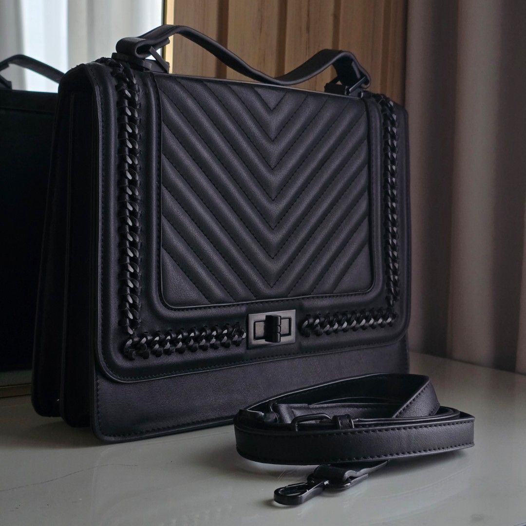 Aldo Black Quilted Cross-body Bag (Category: Cross-body Bags) located in Makati City. Submitted by midnight.market (Listing ID 1391832085, Image 1). Description: ♡ Aldo Black Quilted Cross-body Bag ♡ Has a black matte metal hardware (no tarnishing) ♡ Minor flaw: the leather hand strap has signs of aging ♡ L: 11 inches | H: 9 inches ♡ It can fit small notebooks and pocketbooks ♡ MOP: Gcash / Maya / Bank Transfer.