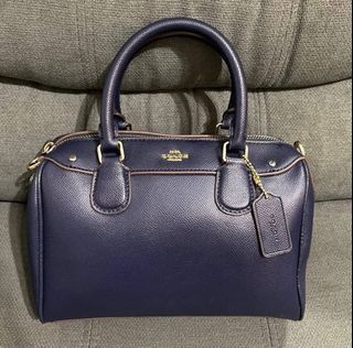 (Category: ) located in . Submitted by chic.bags (Listing ID 1391777589, Image 1). Description: .
