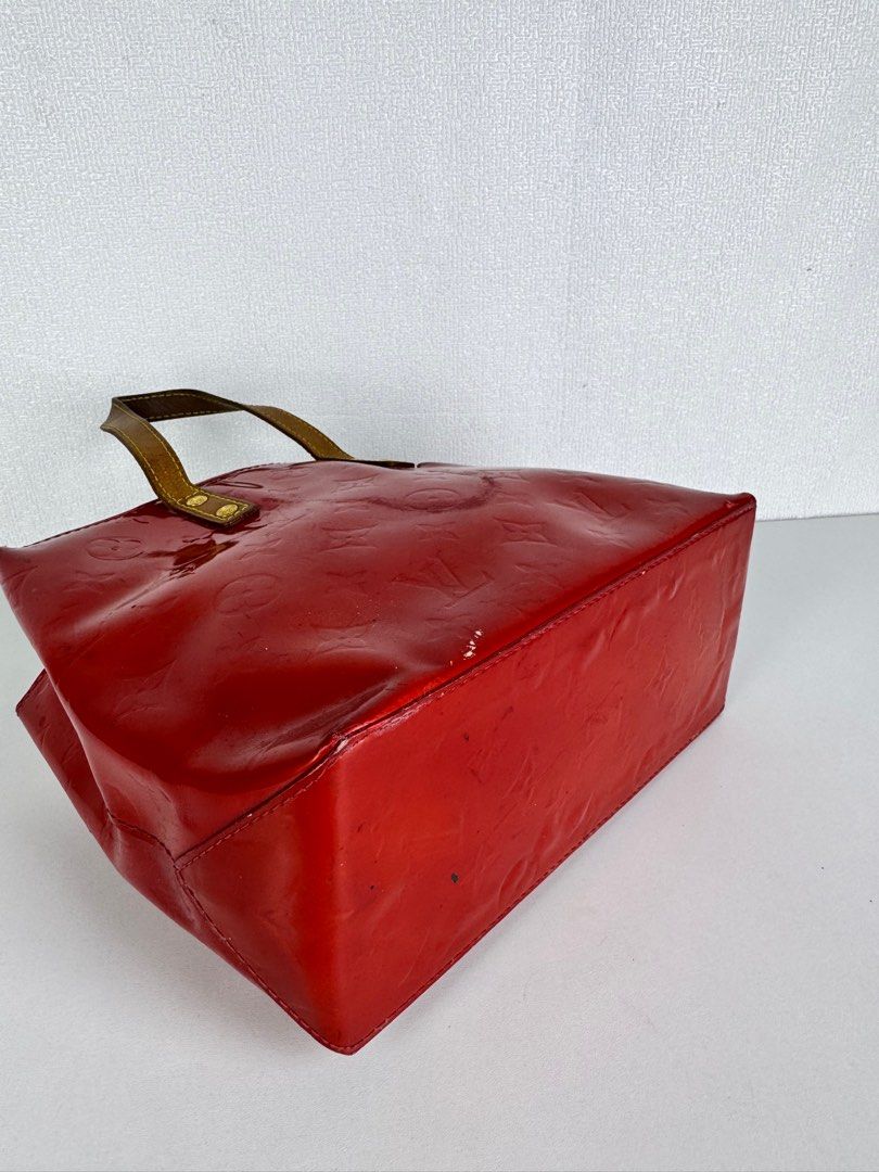 [Authentic] Louis Vuitton LV Monogram Red Vernis PM (Category: Luxury Bags & Wallets) located in Tabuk. Submitted by meksieclosetph (Listing ID 1391879730, Image 2). Description: Guaranteed Authentic 💯 Louis Vuitton Monogram Vernis Red PM DM for more details.