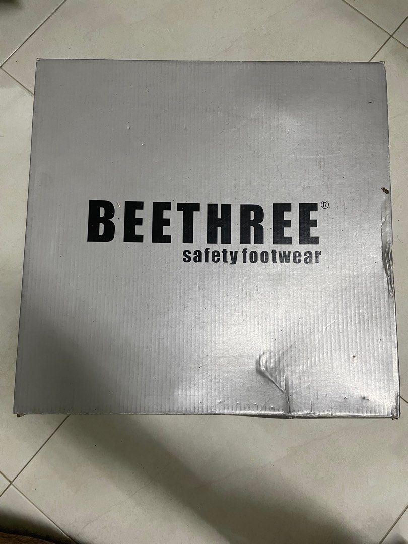 Beethree safety boot (Category: Boots) located in Kangar. Submitted by wanjez (Listing ID 1391760310, Image 1). Description: condition like new.
