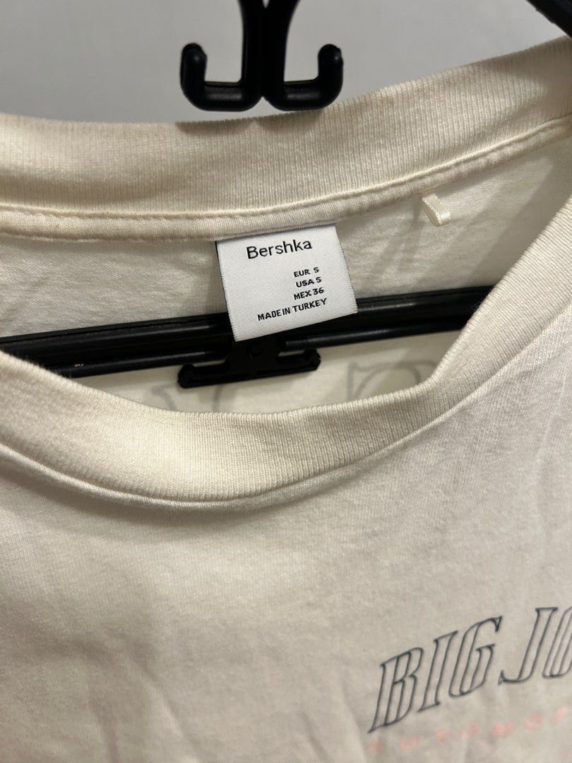 Bershka Graphic Tee (Category: Tshirts & Polo Shirts ) located in Bacoor. Submitted by daniel2128 (Listing ID 1391830584, Image 3). Description: Bershka Oversized Graphic Tee Shirt No stains or holes no issues Size small but can fit Large .