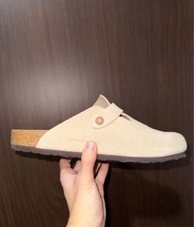 (Category: ) located in . Submitted by sneakerwaffles (Listing ID 1391867312, Image 1). Description: .