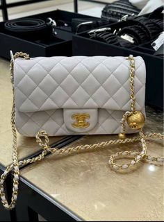 (Category: ) located in . Submitted by chicluxury (Listing ID 1391907220, Image 1). Description: .