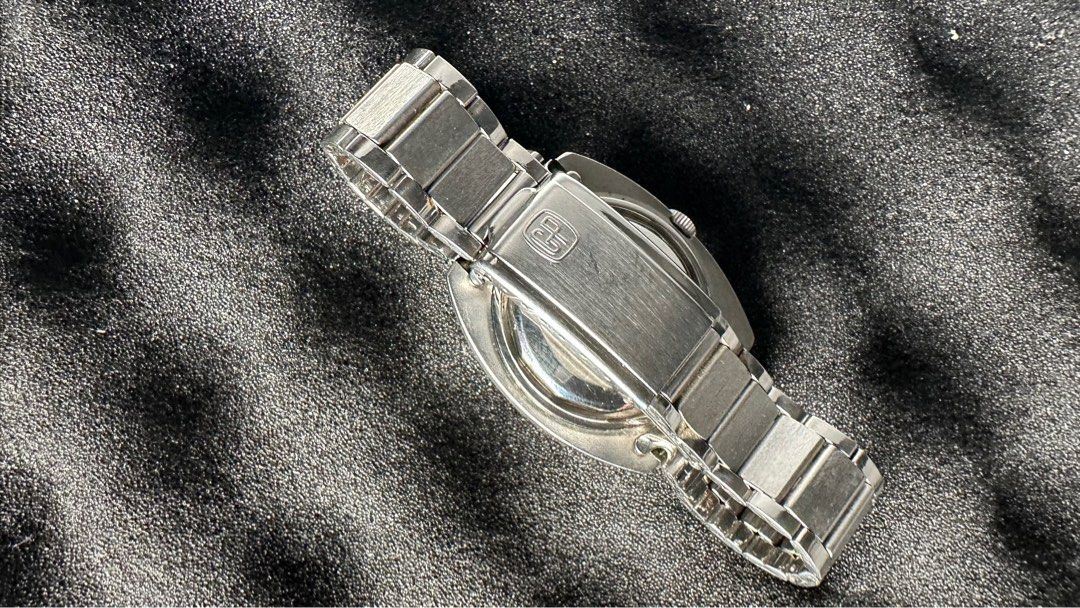 Chronometer HF, Girard Perregaux (Category: Luxury Watches) located in Manila. Submitted by olxph_400275733 (Listing ID 1391887306, Image 2). Description: 35mm width. One of the most awarded chronometers in outstanding condition. Unpolished. With original Gay Freres bracelet in bark 2 tone.