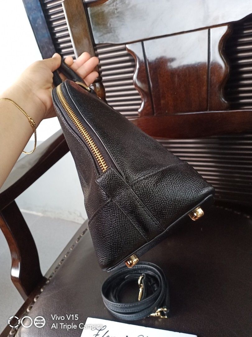 Coach Alma type (Category: Luxury Bags & Wallets) located in Tagum. Submitted by luxbagelyas (Listing ID 1391881700, Image 2). Description: with flaws sa creed med to large size good condition not faded black na black.