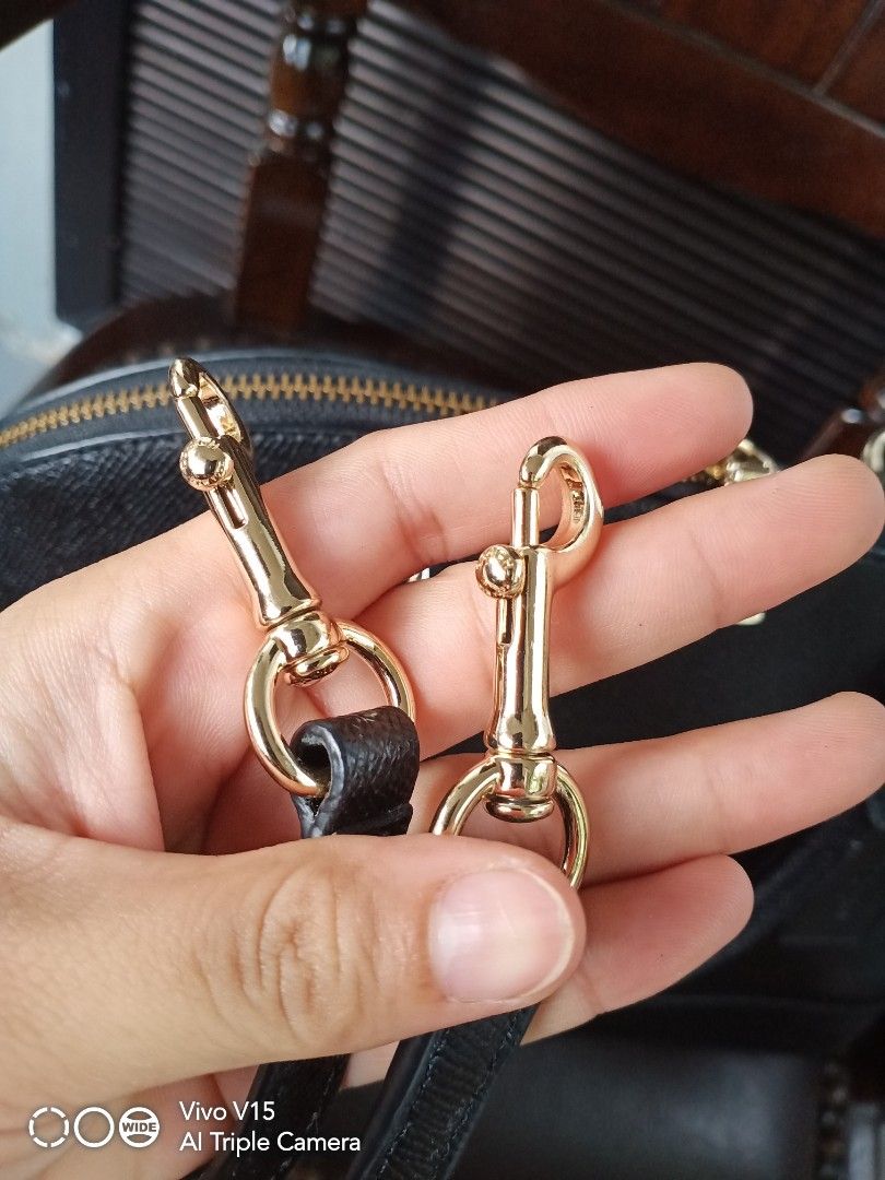 Coach Alma type (Category: Luxury Bags & Wallets) located in Tagum. Submitted by luxbagelyas (Listing ID 1391881700, Image 3). Description: with flaws sa creed med to large size good condition not faded black na black.