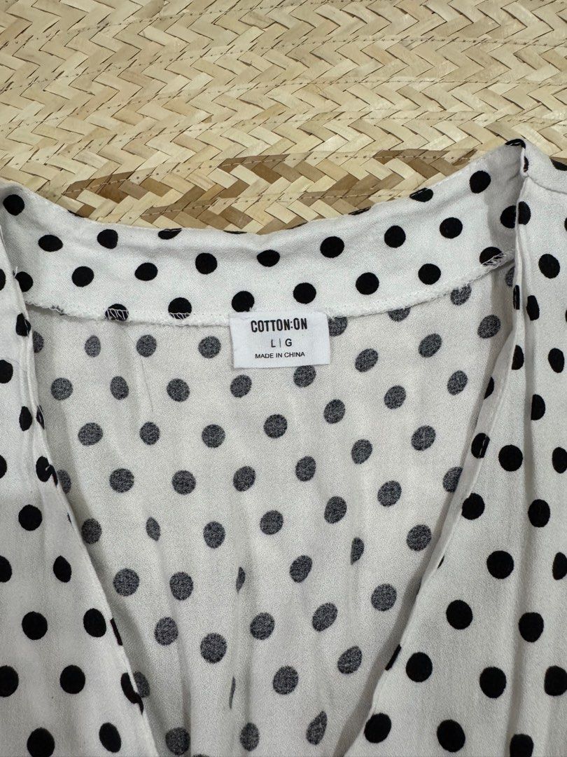 Cotton on midi dress (Category: Dresses) located in Cavite. Submitted by akeisha0412 (Listing ID 1391911690, Image 2). Description: Large on tag fit to med-large frame No issues excellent condition Garterwaist at the back of the dress Courier : J&T.
