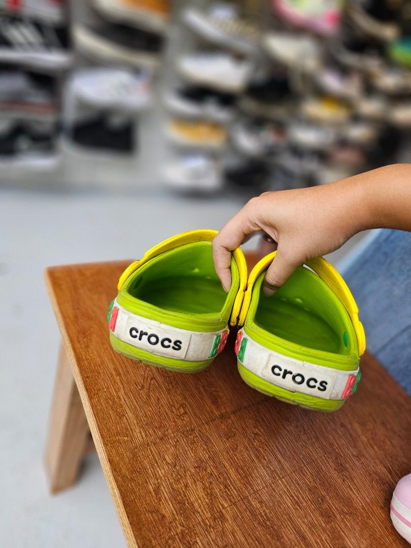 CROCS for J1 Lego (Category: Babies & Kids Fashion) located in Baguio. Submitted by kayeonlineshop (Listing ID 1391872544, Image 3). Description: ✅️ Classic Lego ✅️ Size: J1 ✅️ Guaranteed Original ✅️ Shipping: J&T (no to COD) ✅️ MOP: G-cash/ Bank transfer.