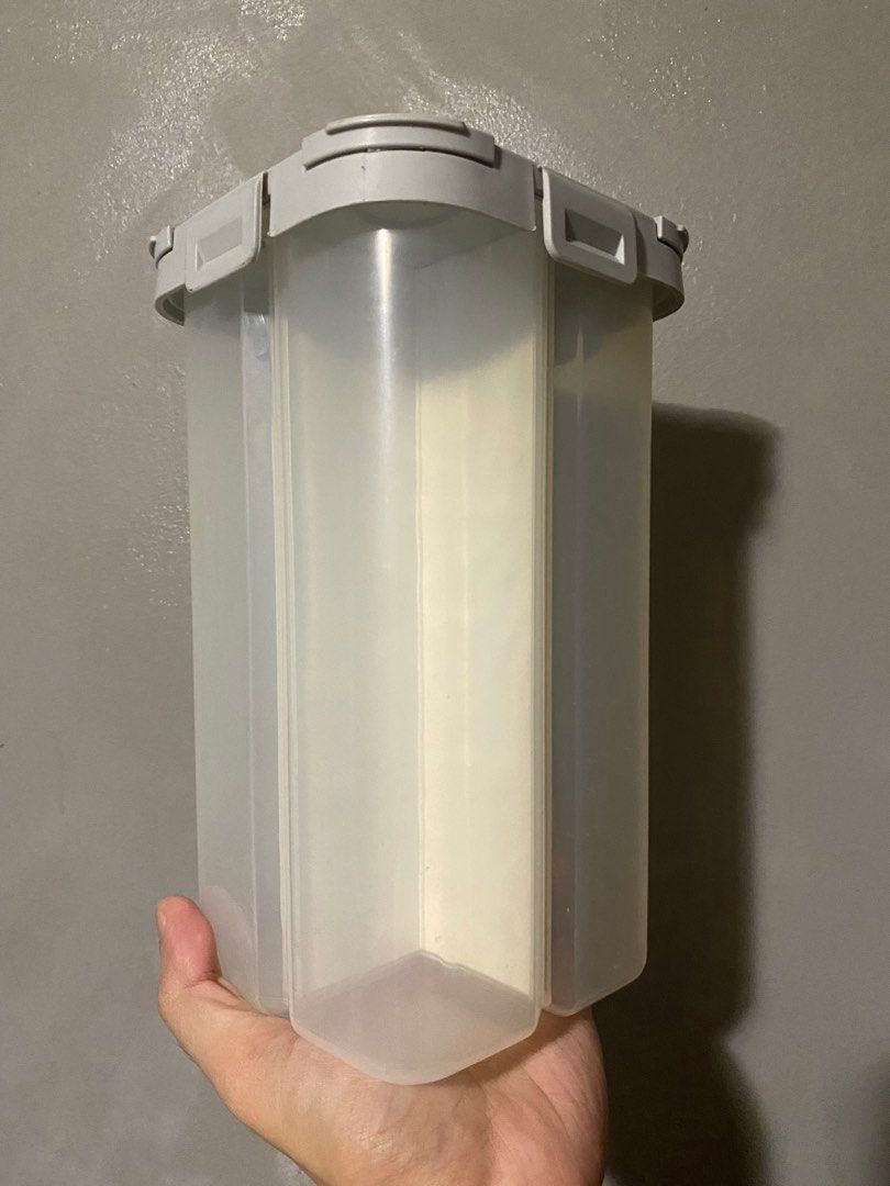 Food Storage / airtight container (Category: Food Organization & Storage) located in Paranaque City. Submitted by zerepnolram (Listing ID 1391932996, Image 2). Description: .