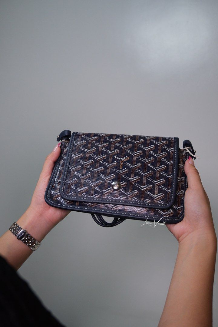 Goyard Plumet Pouch Wallet (Category: Luxury Bags & Wallets) located in Makati City. Submitted by sphpnd (Listing ID 1391925953, Image 2). Description: Goyard Plumet Pouch Wallet Color: Navy Blue Price: ₱94,895 💎 Shipping Nationwide 🚚 🛫 💎 Certificate of Authenticity included 💯 💎 Prices may change without further notice.