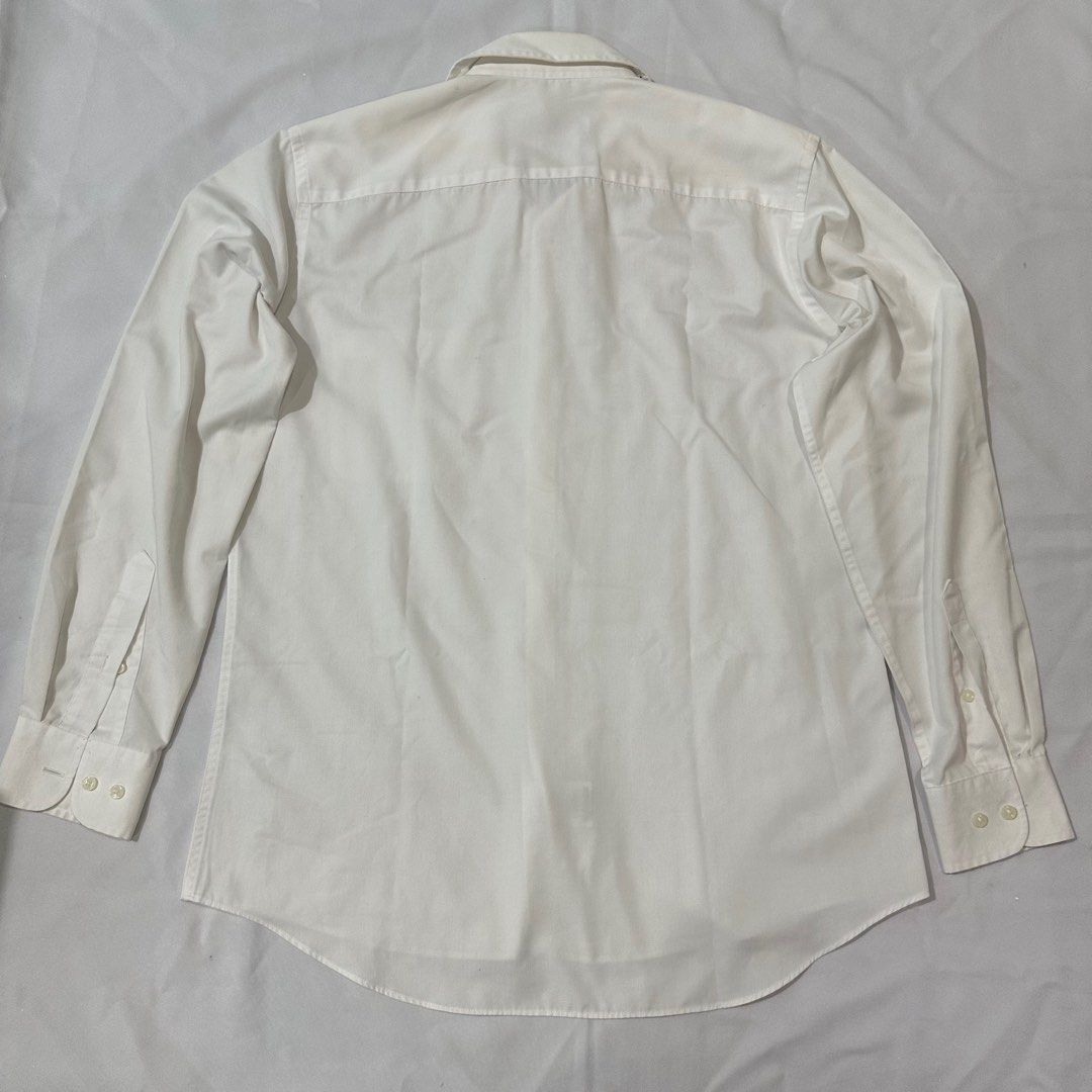 GQ White Long Sleeve Polo (Category: Tshirts & Polo Shirts ) located in Antipolo. Submitted by hc23_ (Listing ID 1391824189, Image 3). Description: COLOR: White SIZE ON TAG: Large (W 21.5” H 29”) CONDITION: Well used. Check photos for condition. Still wearable. RFS: Decluttering Willing to negotiate :) Delivery: Grab/Lalamove/J&T (Shipping fee shouldered by buyer. Location: Lower Antipolo/Marcos Highway) Meetup: SM Masinag/SM Marikina/Robinsons M