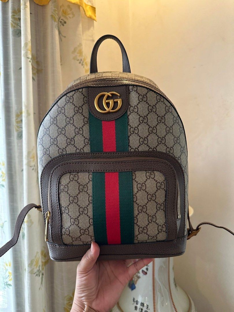 Gucci bp (Category: Luxury Bags & Wallets) located in Santiago. Submitted by mssdaisy (Listing ID 1391759077, Image 1). Description: No issue Coded Gg underzip.