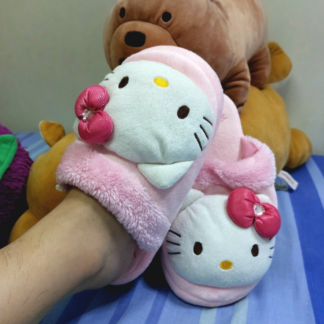 Hello Kitty Slippers (Limited Edition) (Category: Slippers and slides) located in Quezon City. Submitted by declutterbyyve (Listing ID 1391867076, Image 3). Description: ❣️ Size 25-26 📍Colors may vary due to lighting. 📍What you see is what you get. 📍Feel free to message me if you have any questions. 📍ALSO, NO WHEN WORN!.