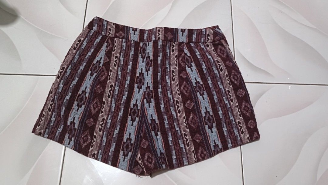 Hollister Embroidered Shorts (Category: Shorts) located in Taguig. Submitted by schdxt (Listing ID 1391773689, Image 2). Description: Hollister embroidered shorts. Lightly used, and in very good condition. Fits XXS-S in adult size..