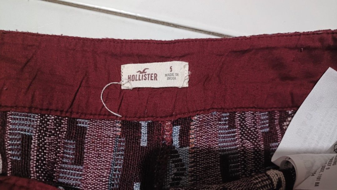 Hollister Embroidered Shorts (Category: Shorts) located in Taguig. Submitted by schdxt (Listing ID 1391773689, Image 3). Description: Hollister embroidered shorts. Lightly used, and in very good condition. Fits XXS-S in adult size..