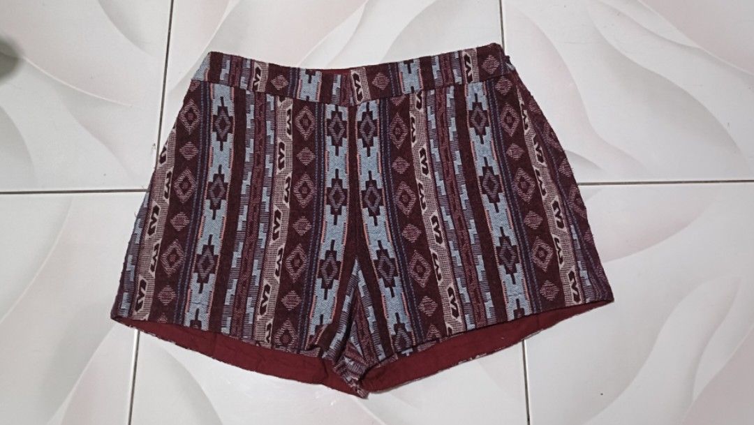 Hollister Embroidered Shorts (Category: Shorts) located in Taguig. Submitted by schdxt (Listing ID 1391773689, Image 1). Description: Hollister embroidered shorts. Lightly used, and in very good condition. Fits XXS-S in adult size..