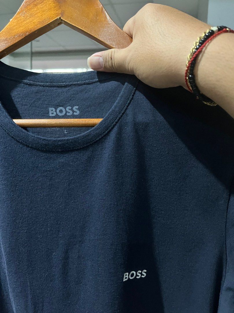Hugo boss tee (Category: Tshirts & Polo Shirts ) located in Quezon City. Submitted by charddaddy (Listing ID 1391843252, Image 2). Description: Boss t shirt regular fit Med-large fit 27x20.5 Excellent condition 📍San Juan Manila.