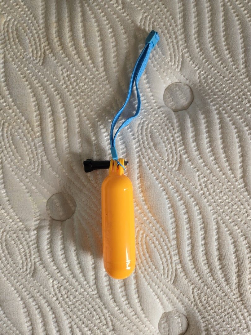 Insignia Floating Handle for GoPro Camera (Category: Camera Bags & Carriers) located in Santa Rosa. Submitted by declutter.jenjen (Listing ID 1391787224, Image 2). Description: Hindi pa nagagamit. nakatambak lang.