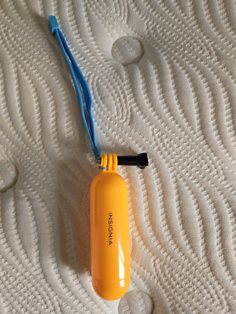 Insignia Floating Handle for GoPro Camera (Category: Camera Bags & Carriers) located in Santa Rosa. Submitted by declutter.jenjen (Listing ID 1391787224, Image 1). Description: Hindi pa nagagamit. nakatambak lang.