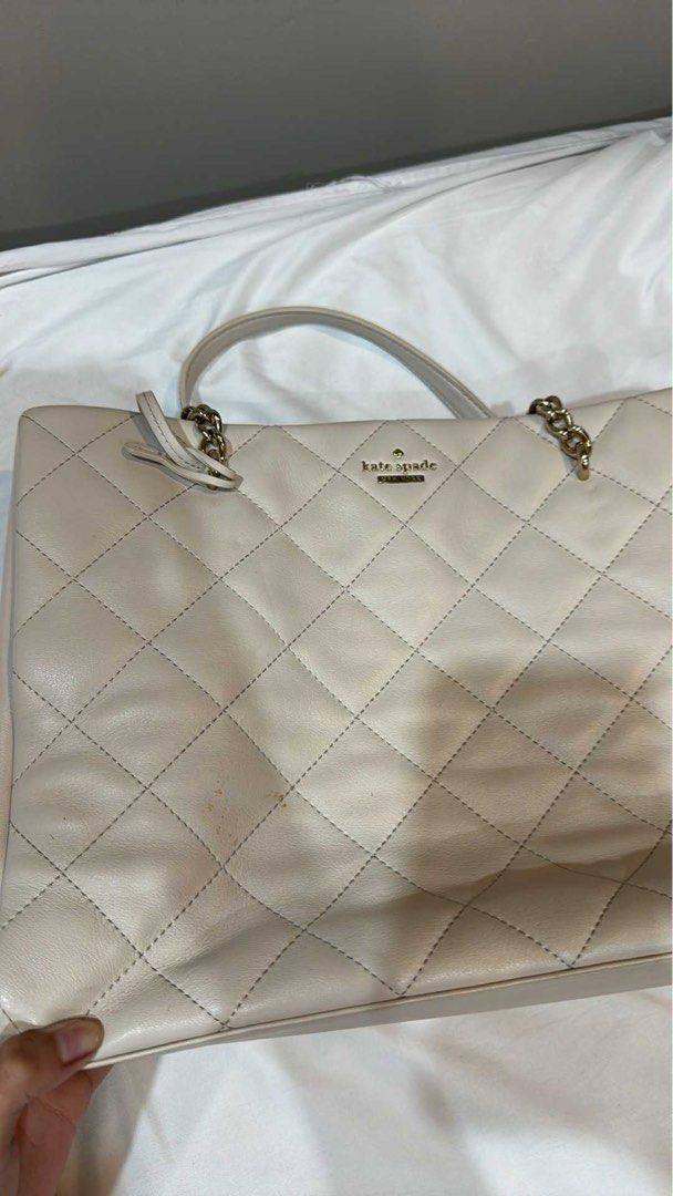 Kate Spade Tote Bag (Category: Luxury Bags & Wallets) located in Pasay City. Submitted by g2756466 (Listing ID 1391913982, Image 3). Description: The color may vary because of the lighting, can send more pics! - 7/10 condition (has minimal stains not sure if it can be removed) - negotiable - 100% authentic Dm for more pictures.