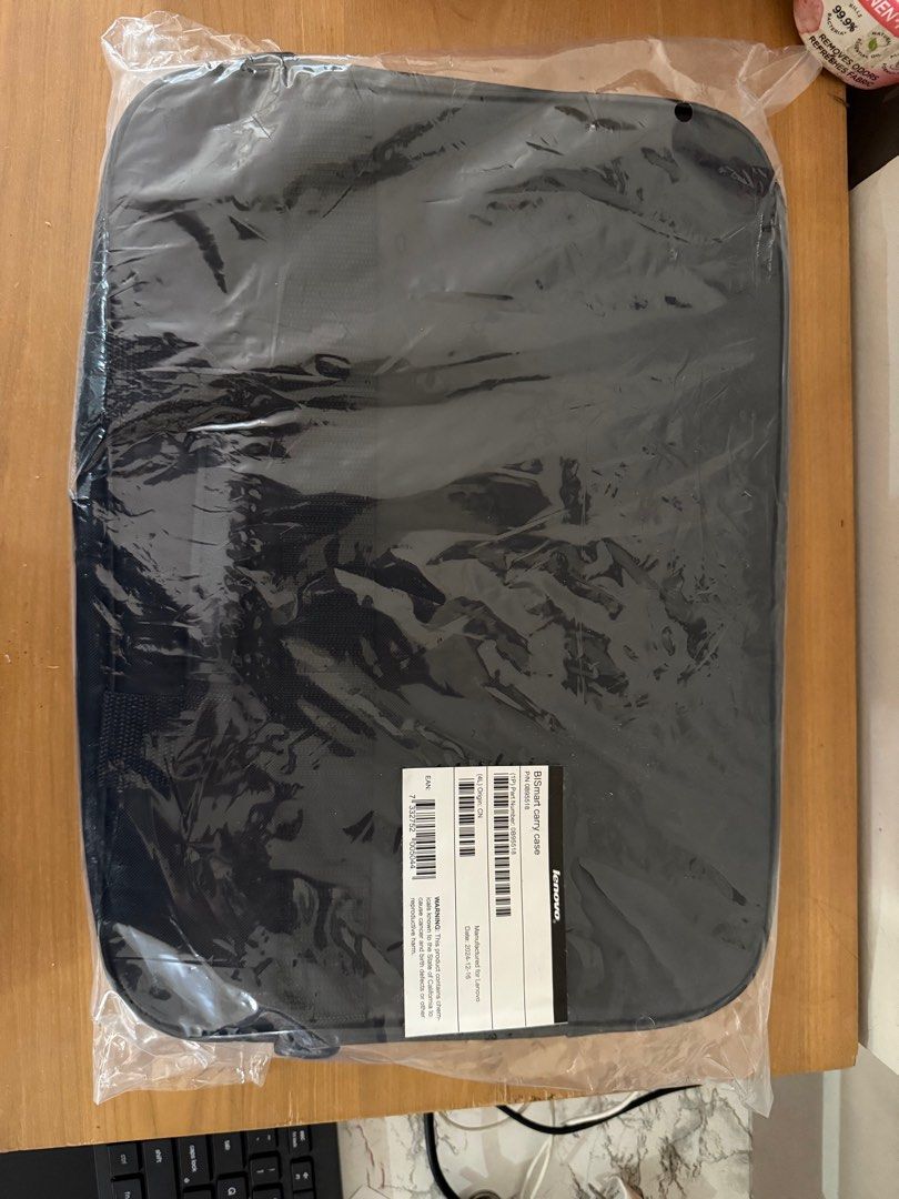 Lenovo Dicota Laptop Bag (Category: Laptop Bags & Sleeves) located in Las Pinas. Submitted by sellerkjb (Listing ID 1391931352, Image 2). Description: Brand New.