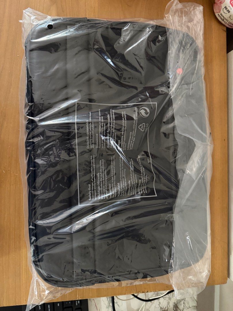 Lenovo Dicota Laptop Bag (Category: Laptop Bags & Sleeves) located in Las Pinas. Submitted by sellerkjb (Listing ID 1391931352, Image 3). Description: Brand New.