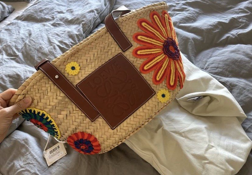Loewe Basket (Category: Luxury Bags & Wallets) located in Manila. Submitted by dashlux (Listing ID 1391811367, Image 3). Description: .