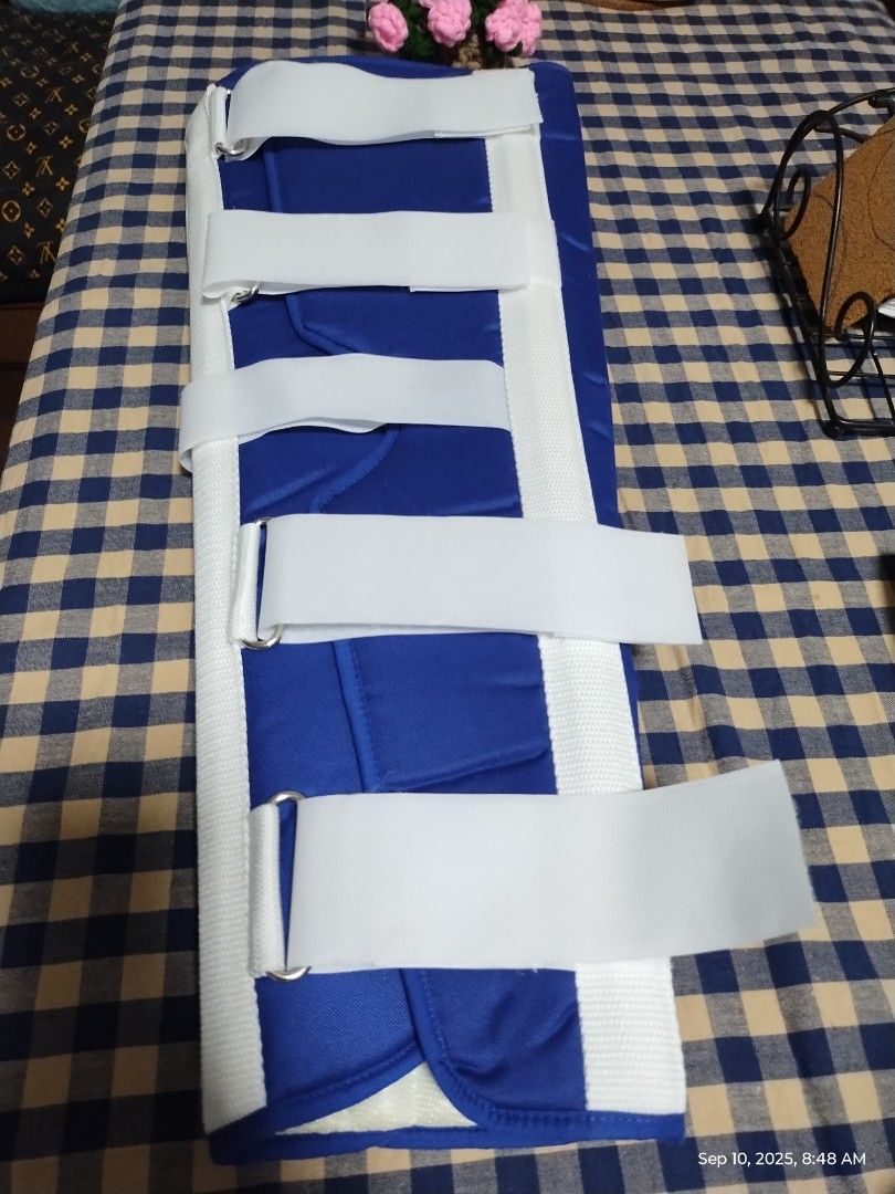 LONG BONE KNEE MOBILIZER (Category: Braces, Support & Protection) located in Paranaque City. Submitted by maapolonio (Listing ID 1391747272, Image 2). Description: used once for like about an hour ☺️ like brand new provides support and stabilization for the knee joint commonly used for post surgical recovery, sprains and strains padded- very comfortable to use.