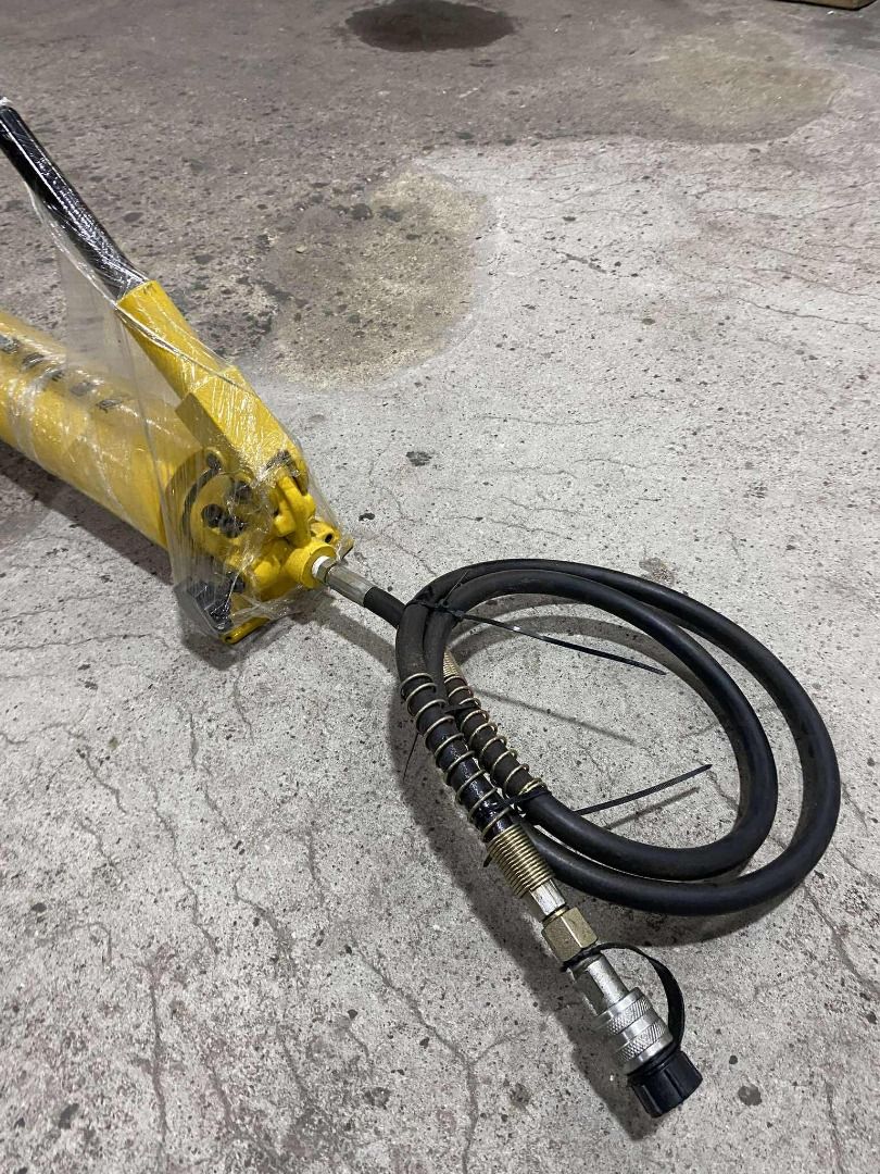 CP-700 Manual Hydraulic Oil Pump (Category: Industrial Equipment) located in Manila. Submitted by apptradetrading (Listing ID 1391772549, Image 3). Description: The CP-700 Manual Hydraulic Oil Pump is a durable and efficient tool designed for hydraulic operations requiring controlled oil pressure. Built for reliability, it delivers stable performance and easy operation, making it suitable for workshops, construction, and industrial applications. 