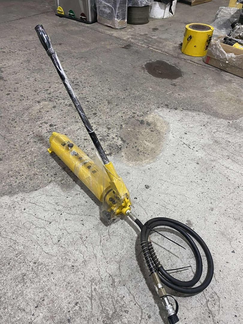 CP-700 Manual Hydraulic Oil Pump (Category: Industrial Equipment) located in Manila. Submitted by apptradetrading (Listing ID 1391772549, Image 1). Description: The CP-700 Manual Hydraulic Oil Pump is a durable and efficient tool designed for hydraulic operations requiring controlled oil pressure. Built for reliability, it delivers stable performance and easy operation, making it suitable for workshops, construction, and industrial applications. 