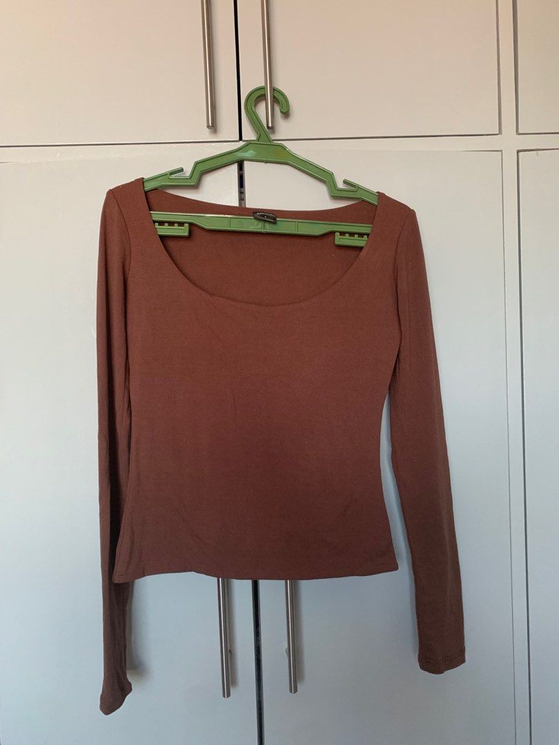 MERA Brown Long Sleeve Top (Category: Longsleeves) located in Biliran. Submitted by wekeepitcircular (Listing ID 1391773394, Image 1). Description: No major flaw . Good condition. Selling cheap .