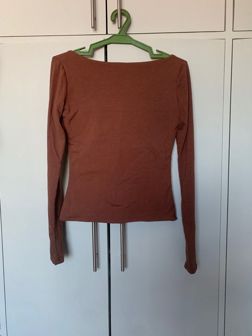 MERA Brown Long Sleeve Top (Category: Longsleeves) located in Biliran. Submitted by wekeepitcircular (Listing ID 1391773394, Image 2). Description: No major flaw . Good condition. Selling cheap .