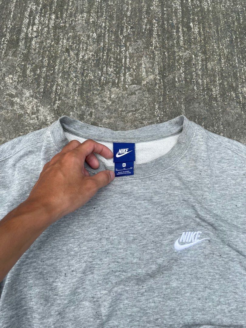 NIKE CLUBFLEECE GRAY (Category: Coats, Jackets and Outerwear) located in Cavite. Submitted by grailedthings_ (Listing ID 1391915397, Image 2). Description: NIKE CLUBFLEECE GRAY 23x27 CONDITION: 9.5/10 COLOR RATE: 9.5/10 NEED WASH ₱650.