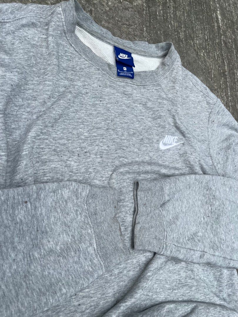 NIKE CLUBFLEECE GRAY (Category: Coats, Jackets and Outerwear) located in Cavite. Submitted by grailedthings_ (Listing ID 1391915397, Image 3). Description: NIKE CLUBFLEECE GRAY 23x27 CONDITION: 9.5/10 COLOR RATE: 9.5/10 NEED WASH ₱650.
