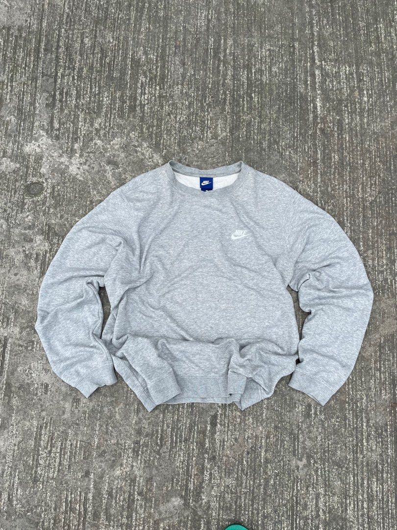 NIKE CLUBFLEECE GRAY (Category: Coats, Jackets and Outerwear) located in Cavite. Submitted by grailedthings_ (Listing ID 1391915397, Image 1). Description: NIKE CLUBFLEECE GRAY 23x27 CONDITION: 9.5/10 COLOR RATE: 9.5/10 NEED WASH ₱650.