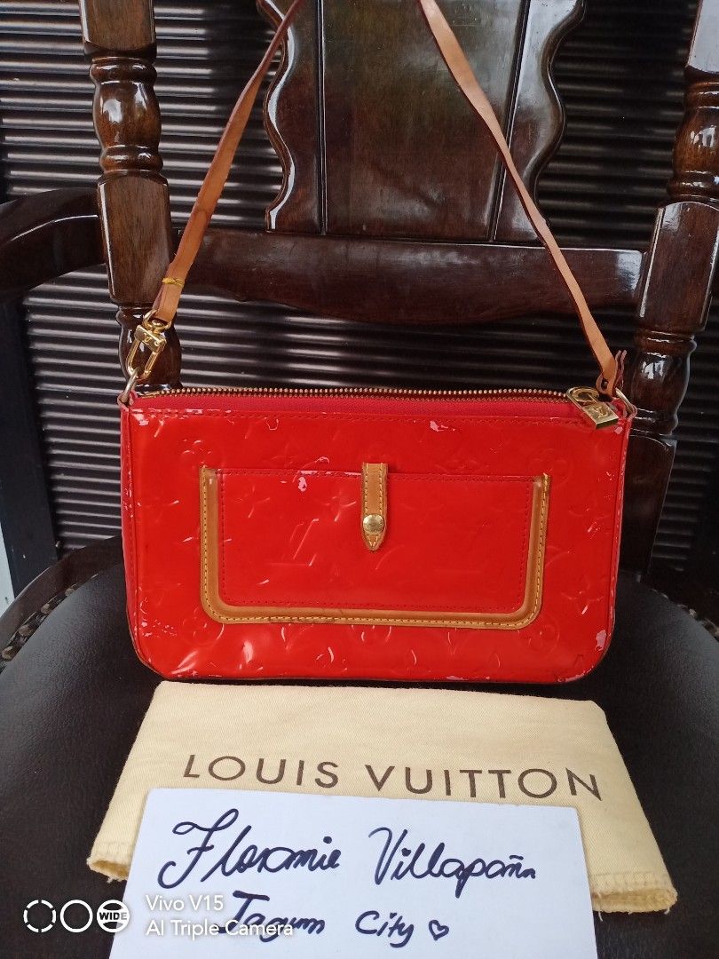Orig .lv pochette project (Category: Luxury Bags & Wallets) located in Tagum. Submitted by luxbagelyas (Listing ID 1391878765, Image 1). Description: Project bag may natanggal na kulay replaced strap PROJECT bag.