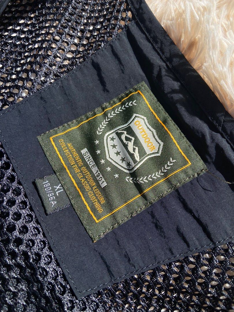 Outdoor Multipocket Vest (Category: Vests) located in Puerto Princesa. Submitted by dxtrapparel (Listing ID 1391886810, Image 3). Description: Outdoor Multipocket Vest ❤️‍🔥 XL on tag 22x25 Issue last pic .