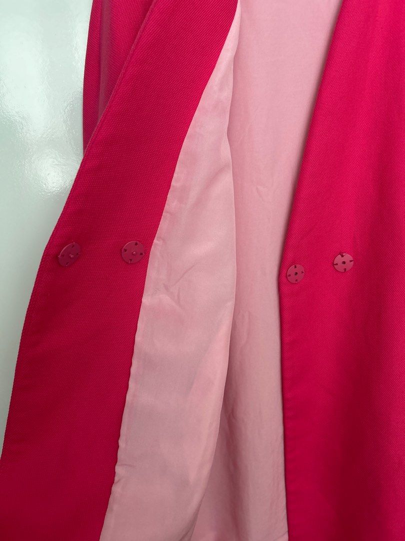 Outer jacket (Category: Coats, Jackets and Outerwear) located in Singapore. Submitted by petite_mama (Listing ID 1391805899, Image 2). Description: Full lining with 2 side pockets. Decluttering my working wardrobe after retirement..